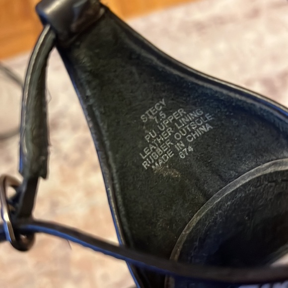 Steve Madden single strap black heels - Picture 5 of 5